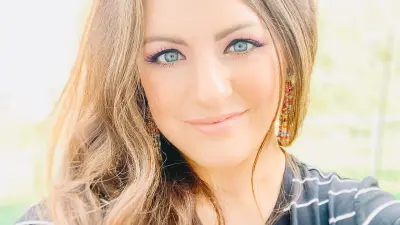 Lindsey Riel headshot