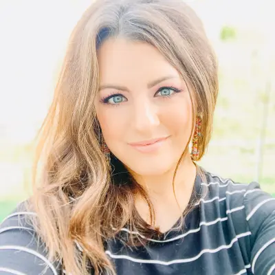 Lindsey Riel headshot