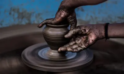 artist molding vase
